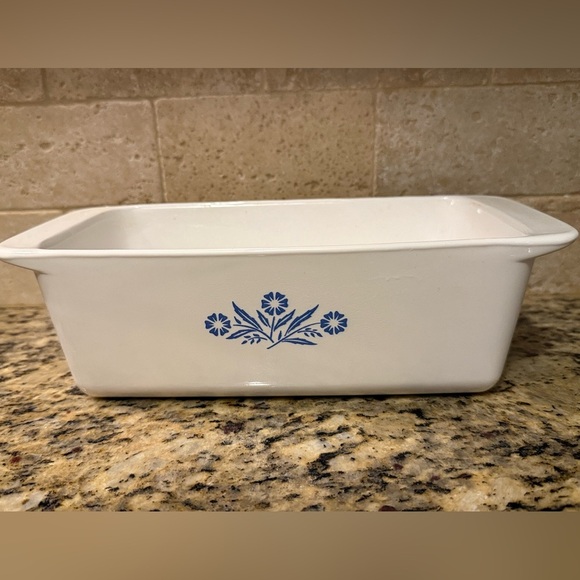 Corning Ware P-315-B loaf pan featuring the iconic Cornflower Blue pattern. - Picture 2 of 4